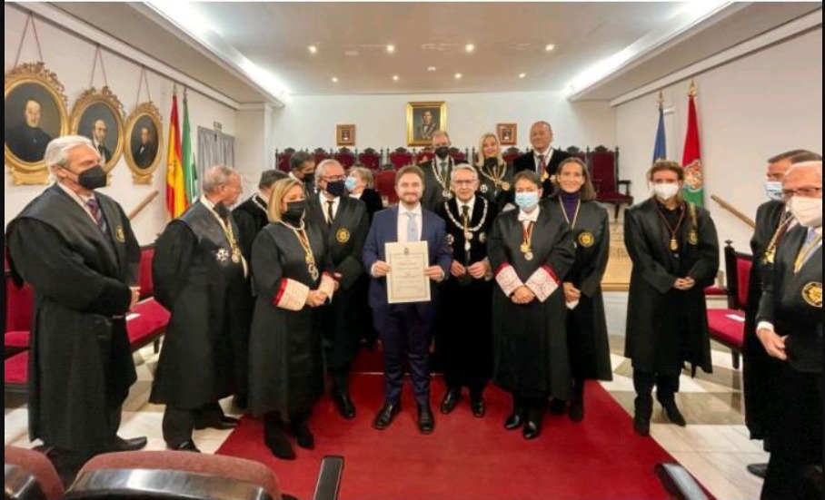 Felicitamos a uno de nuestros exalumnos, Pedro Aránguez, que ha recibido el premio al mejor expediente en Derecho por la Real Academia de Jurisprudencia y Legislación de Granada🎉¡Porque si has estado con nosotros, siempre serás parte del Ayala!👏 #somoselayala #orgullodealumnos