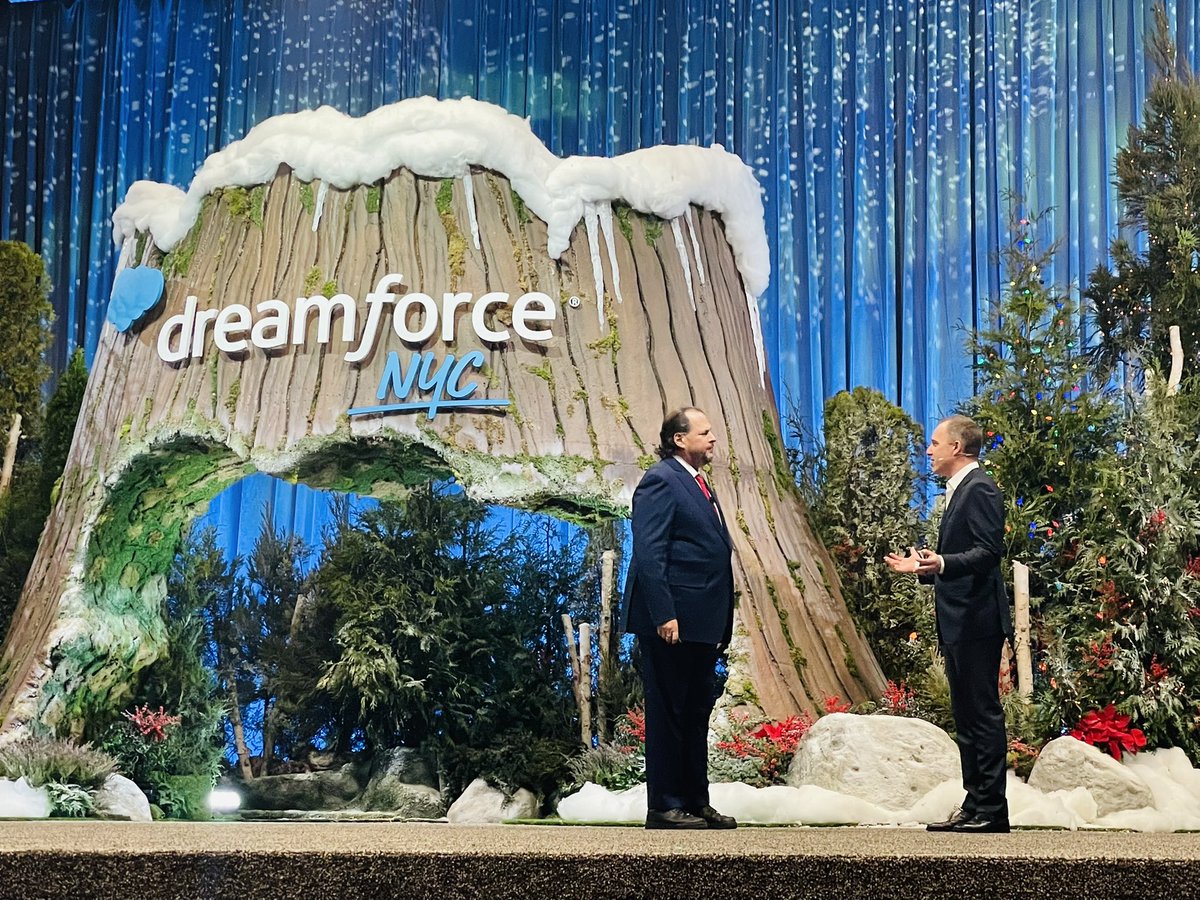 swbjoyce's tweet photo. Twinning as co-CEOs of @salesforce at #DFNYC https://t.co/ADIltJDPPb