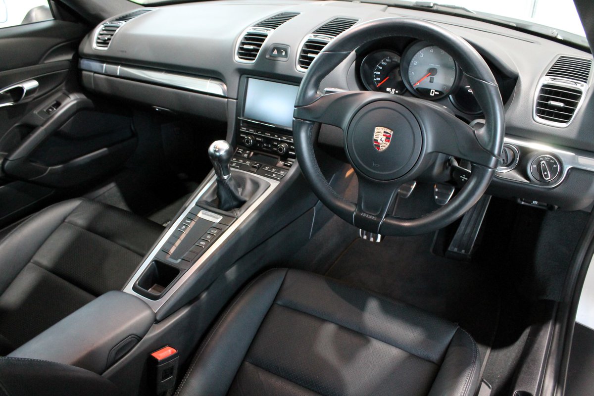HarbourCars's tweet photo. We love a Manual Gearbox Cayman (981) 3.4S, this also has PSE - Porsche Switchable Exhaust, 20 Inch Alloys, Dual Zone Climate Control &amp; has only covered 18500 miles. For further information please visit https://t.co/fLKnW2PB9t where you can also register for our weekly mail lists https://t.co/x1rGzq0rEe