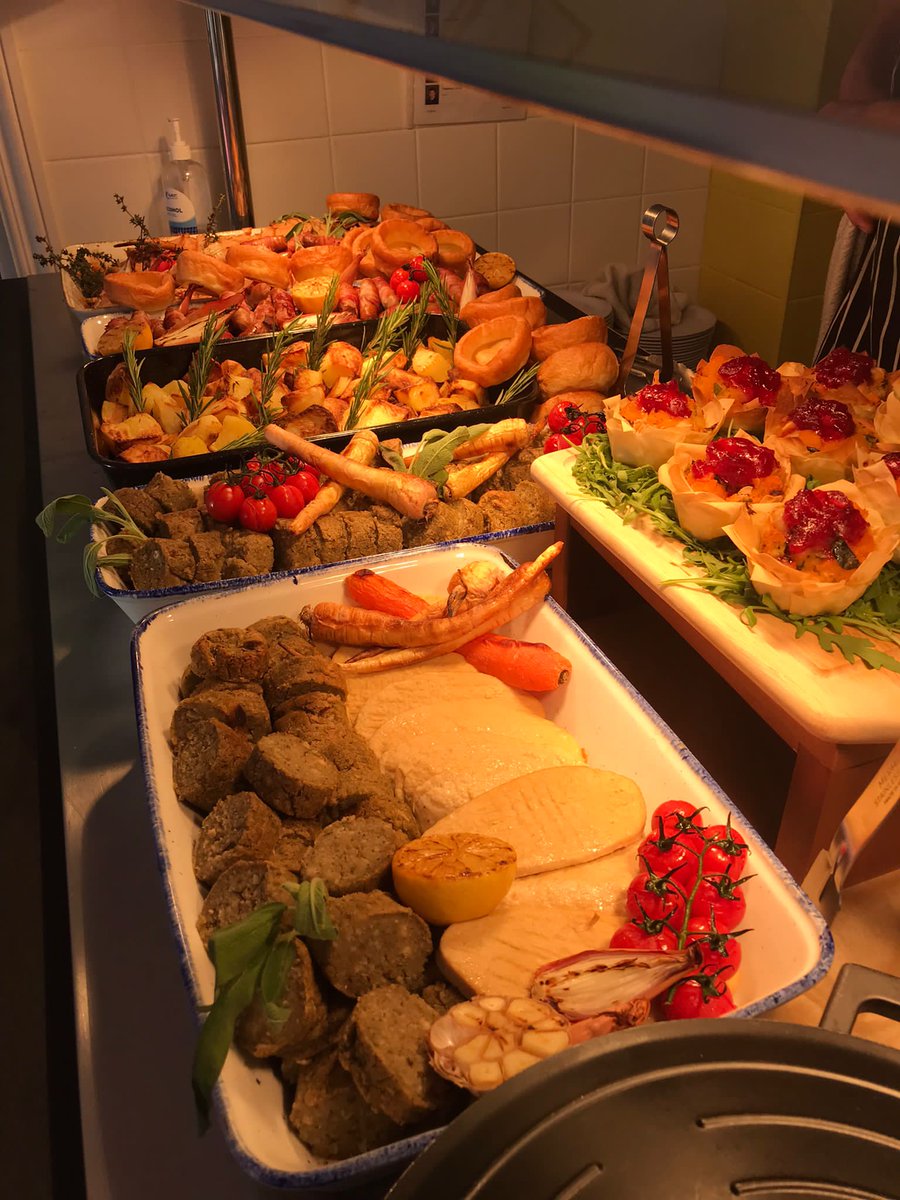 AstonPerera's tweet photo. Christmas Lunch at Daigken School today. https://t.co/Fd6TWeJuvc