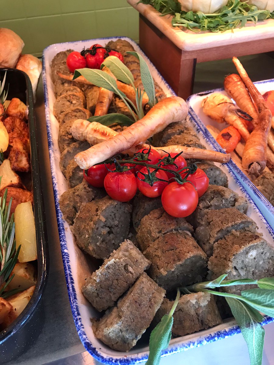 AstonPerera's tweet photo. Christmas Lunch at Daigken School today. https://t.co/Fd6TWeJuvc