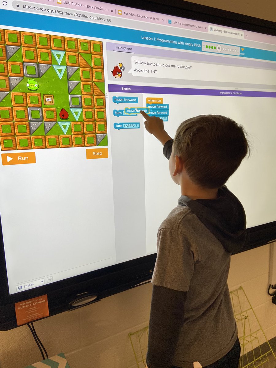 fssdLESMedia's tweet photo. Coding with Kinders! Our students are enjoying the #HourOfCode in library class this week. 🦁❤️📚 https://t.co/rpzpzECd4g