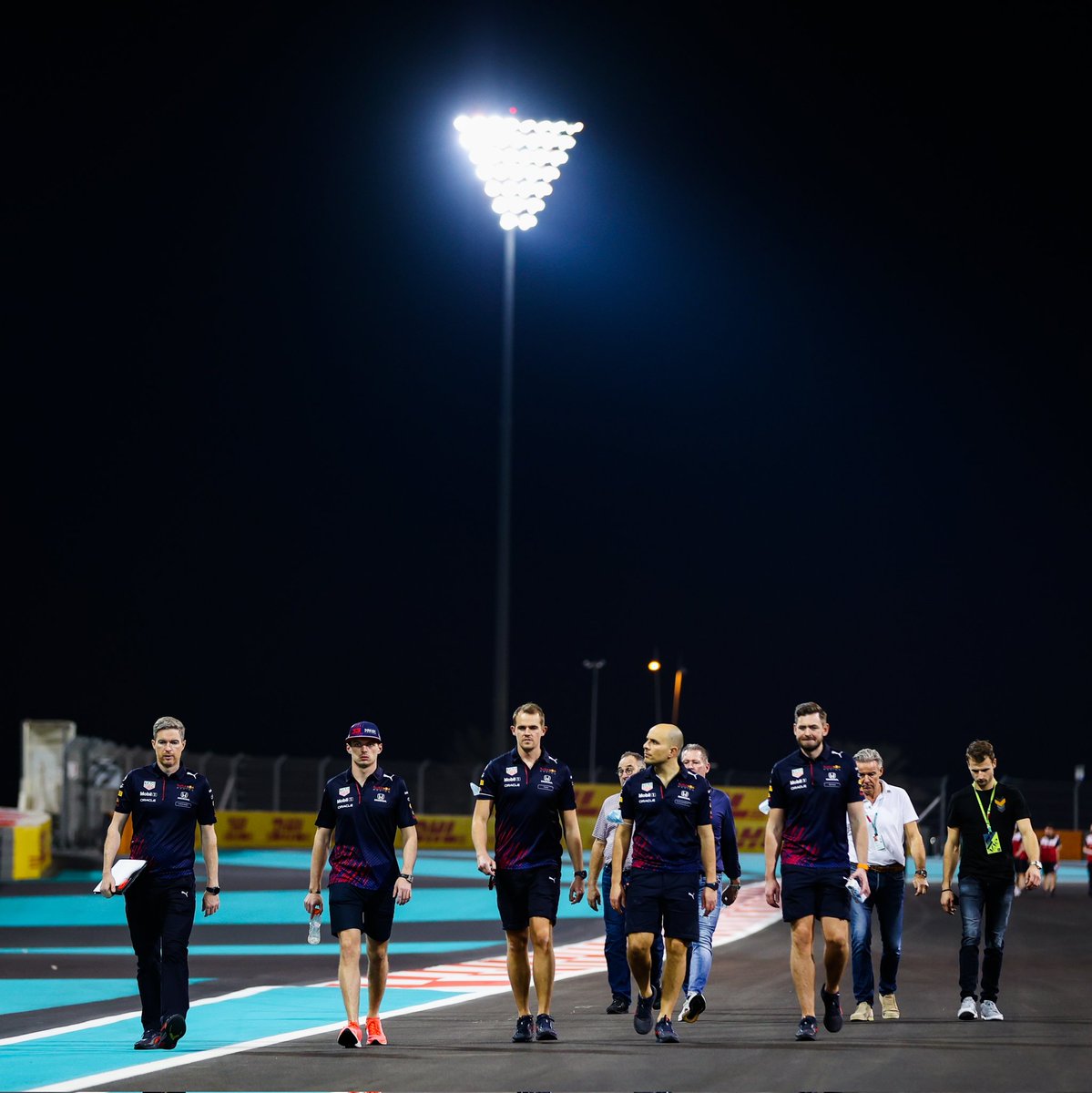 antoninvct's tweet photo. It's time... ⚔️ #AbuDhabiGP #F1 https://t.co/H0wtyzXy2e