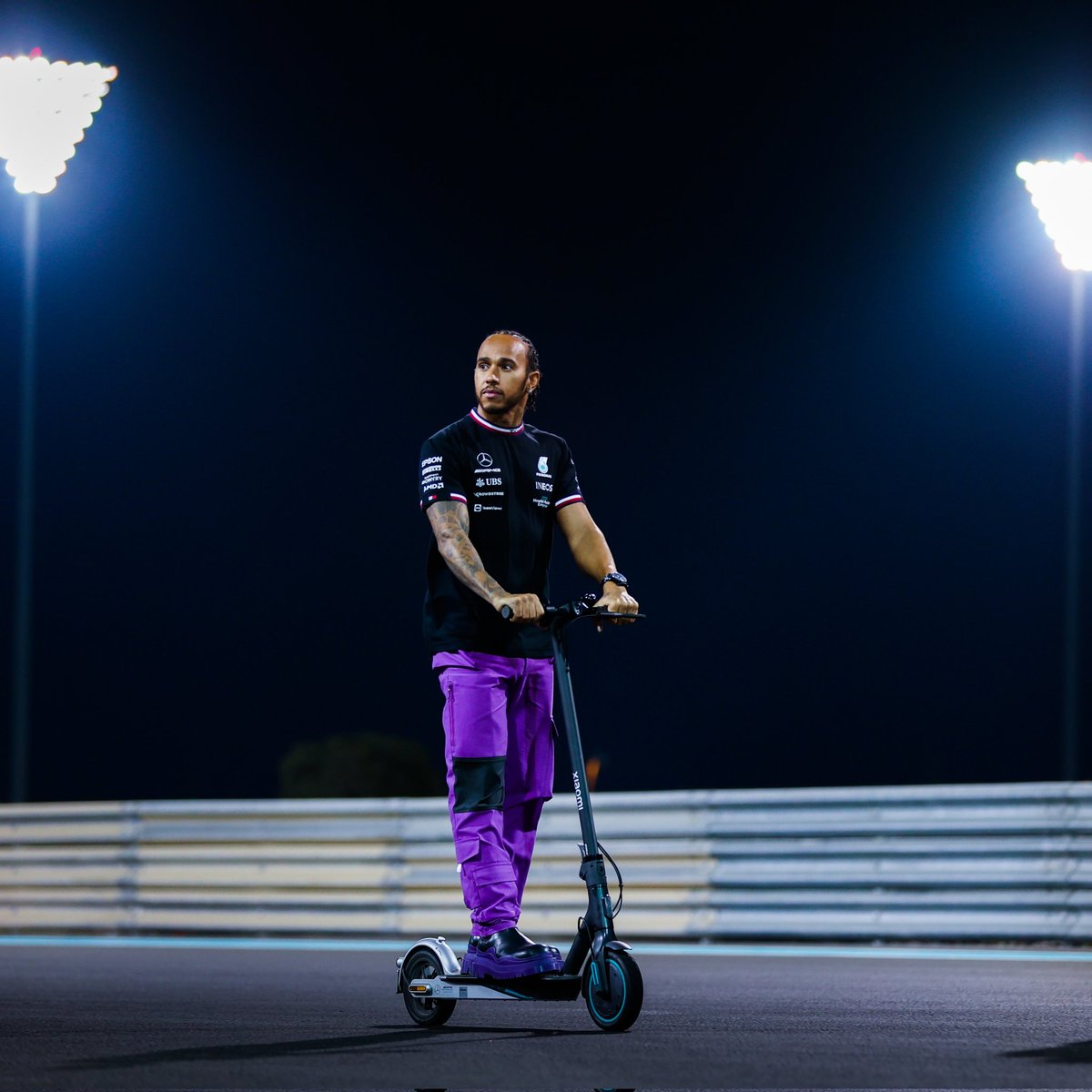 antoninvct's tweet photo. It's time... ⚔️ #AbuDhabiGP #F1 https://t.co/H0wtyzXy2e