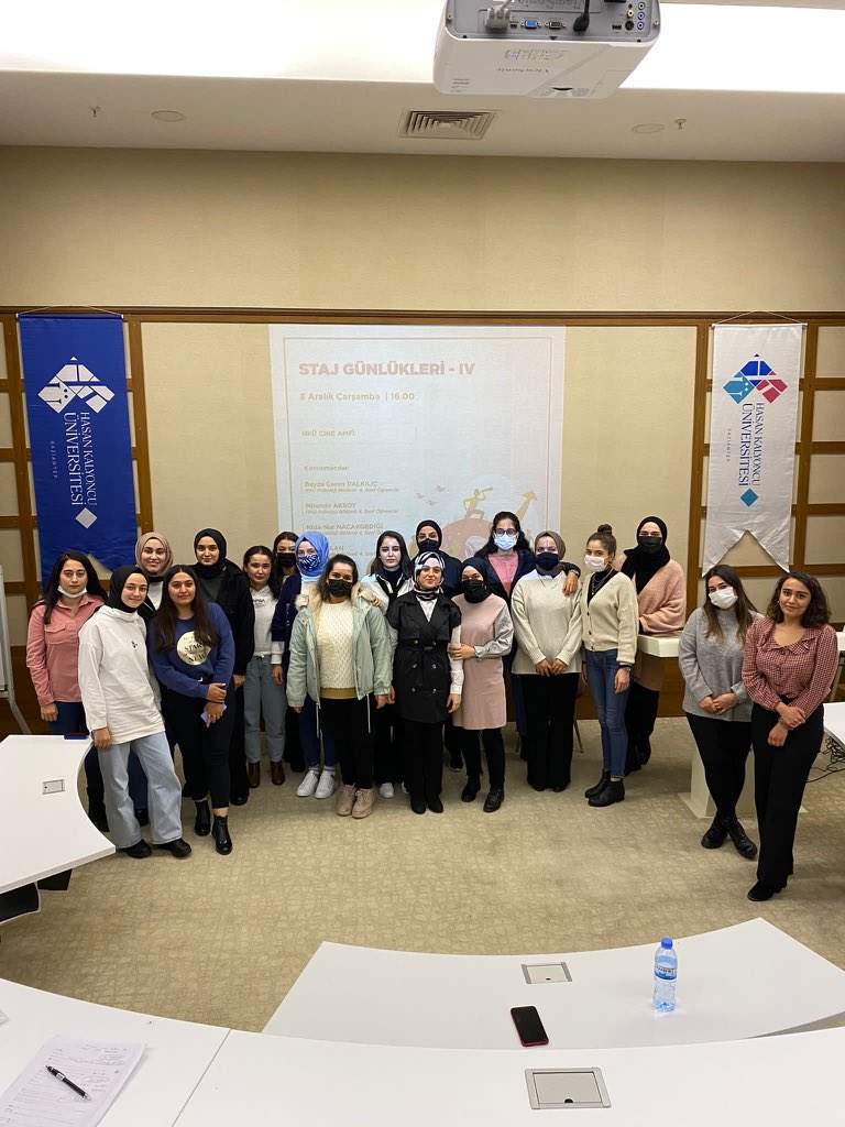 psktoplulugu's tweet photo. Psikoloji Topluluğu olarak 4. Staj Günlükleri’ni gerçekleştirdik. 🎉
4. sınıf arkadaşlarımızın deneyimlerini paylaştığı, üyelerimizin stajla ilgili sorularına cevap bulduğu bu interaktif etkinliğimize katılan herkese teşekkür ederiz.✨

@TurkayDereli @hkusks @hkunv @hkupsikoloji https://t.co/SGET6AKMaM