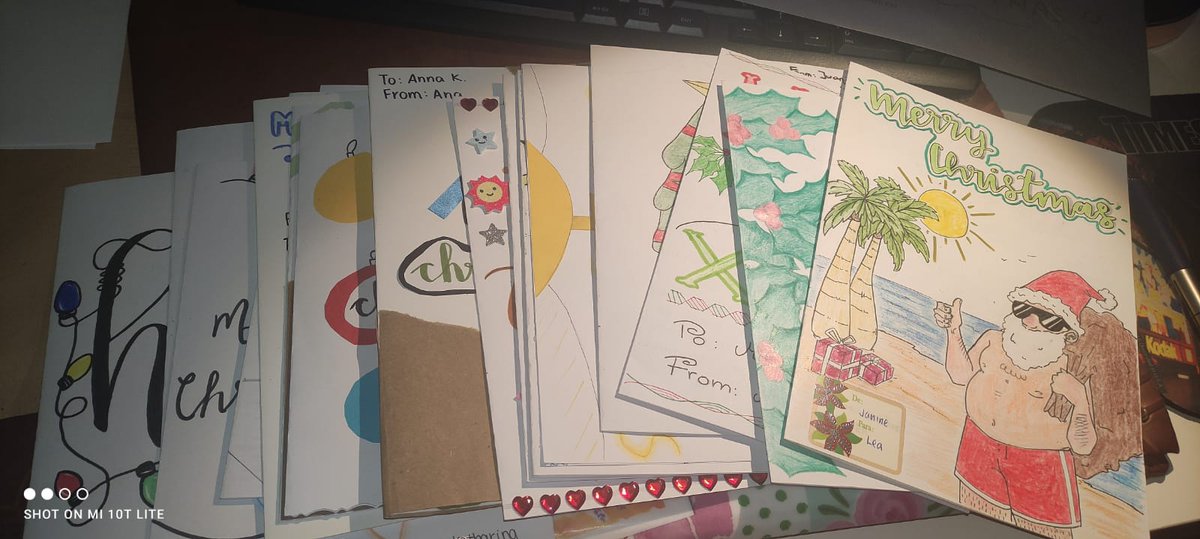 iesAlBaytar's tweet photo. Usando Etwinning, el Dep. de Inglés y la profesora Sonia Ordóñez han coordinado al alumnado de 3 D y 2 Bach. C para realizar un intercambio de tarjetas navideñas físicas con estudiantes de Grecia y Austria.
https://t.co/5NUMRQV4B3
@Malagaconvive
@cepmarbellacoin @educacionenmlg https://t.co/lELv7ZFZfL
