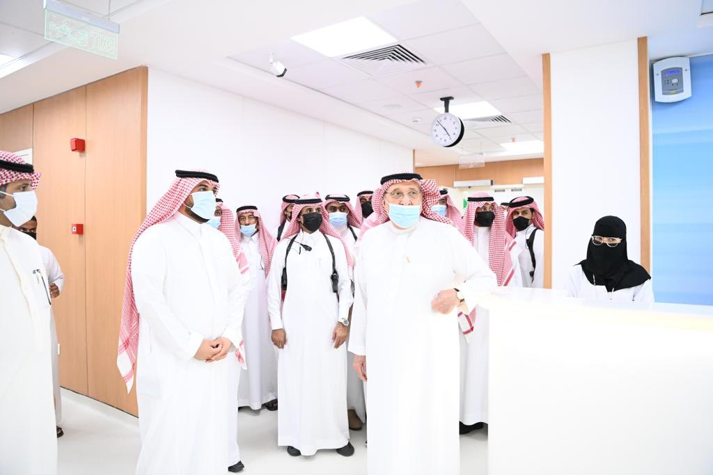 jazangov's tweet photo. سمو #أمير_منطقة_جازان يفتتح مركز الغسيل الكلوي بمستشفى #ضمد العام 
وأطلع سموه ،على ما يحتويه المركز والذي نفذ وفقاً لأحدث المعايير الصحية ومعايير مكافحة العدوى ويقدم خدماته لمرضى الغسيل الكلوي ويضم 12 سريرًا , مزودة بأجهزة الغسيل لخدمة أكثر من 50 من مرضى الكلى بالمحافظة.
#جازان https://t.co/0NVx6TTGwq