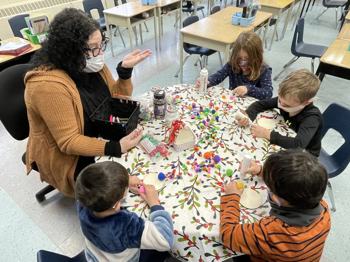 DaynaMoro's tweet photo. Sneak peak of our holiday treats @GlenwoodGriffin @MsAwender #Caring https://t.co/wjUkikkiv3