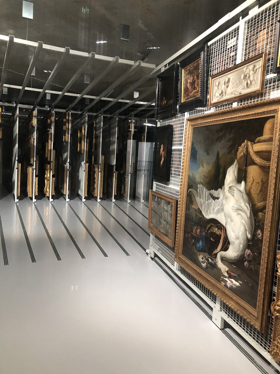 Interessant bezoek aan Depot Museum Boijmans Rotterdam: indrukwekkend gebouw, bijzondere kunst(presentatie).