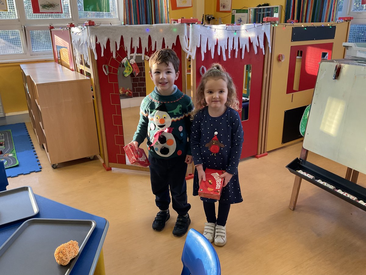 Some of our PTA homemade Christmas jumper prize winners!🥳
Everyone looked fabulous in their festive outfits!