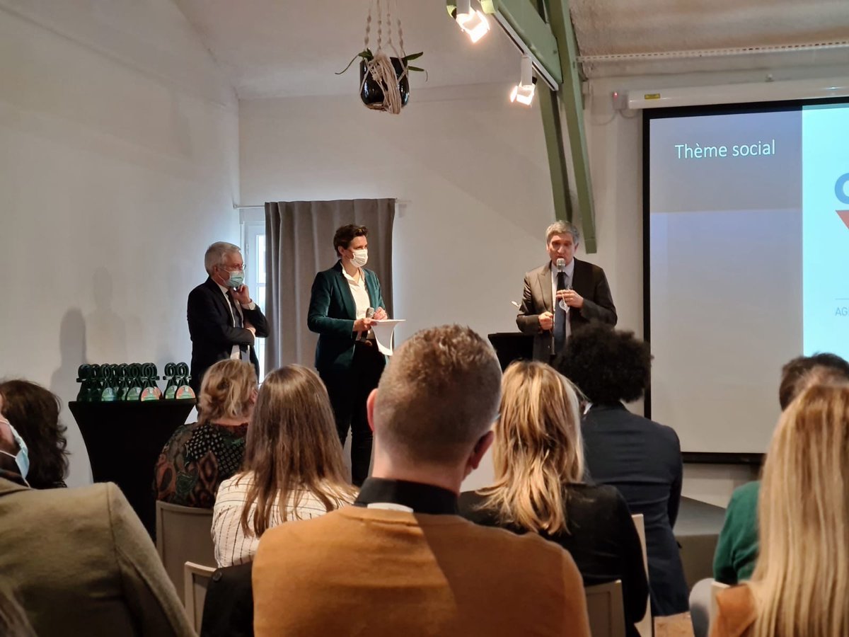 mobiliansfr's tweet photo. 📆[#EVENEMENT] Jour-J ! Les résultats des R-AWARDS seront dévoilés aujourd'hui 🏆
La 3ème édition des #RAwards du @CNPA, en partenariat avec @CollGenResp, récompense les actions des entreprises des #services de l'#automobile et de la mobilité au profit du développement durable🚙 https://t.co/SBokIPPsci