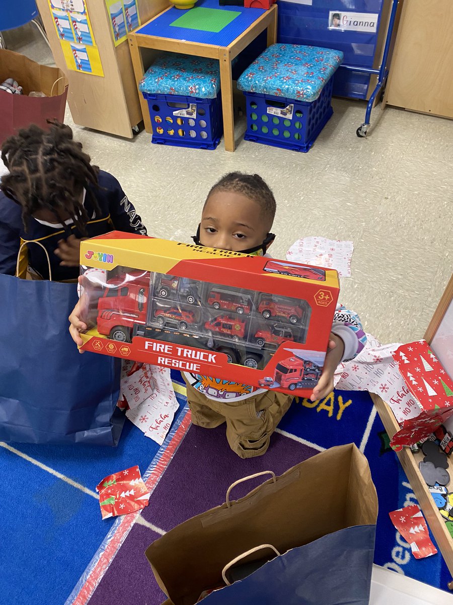 Thank You @westblvdministry for the thoughtful gifts for our students @soarhigherrwsa.  My pre-k students are so grateful for you!  #renaissanceweststeamacademy #soarhigher #westblvdministries #cmsprek #rwsaprek #tistheseason🎄