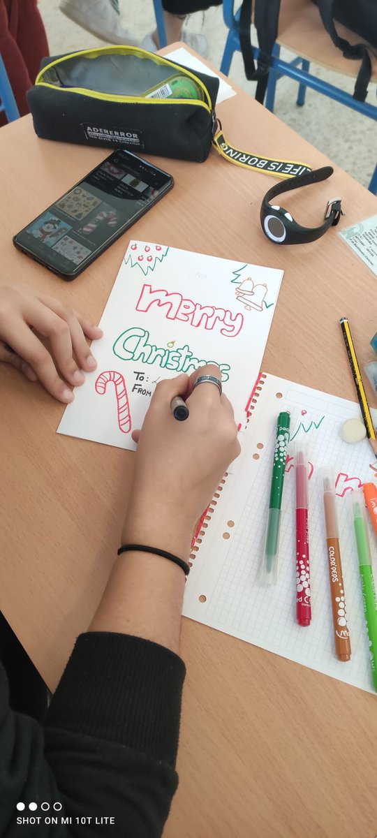 iesAlBaytar's tweet photo. Usando Etwinning, el Dep. de Inglés y la profesora Sonia Ordóñez han coordinado al alumnado de 3 D y 2 Bach. C para realizar un intercambio de tarjetas navideñas físicas con estudiantes de Grecia y Austria.
https://t.co/5NUMRQV4B3
@Malagaconvive
@cepmarbellacoin @educacionenmlg https://t.co/lELv7ZFZfL