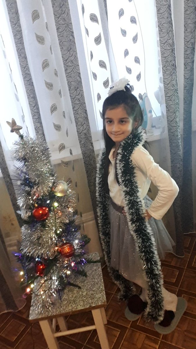 #НовогоднийЯ
МБОУ Школа №109 г.о. Самара, Гусейнова Айлин, 7 лет.
🎅Ёлочка готова!
vk.com/club199505876?…