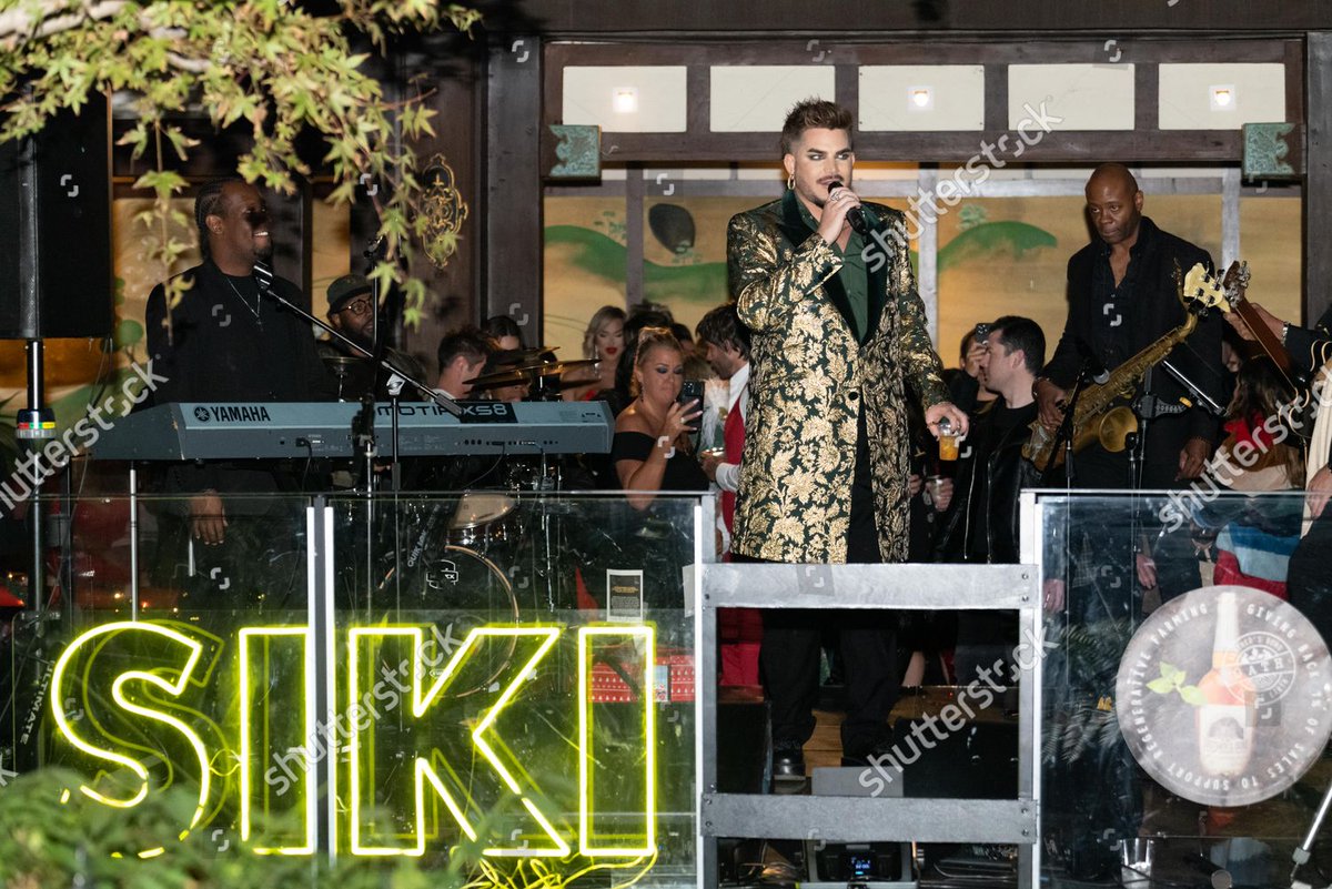 4Gelly's tweet photo. PRO PHOTOS/ @adamlambert at the charity event 
'Toys for tots" last night! 
🤩🤩
https://t.co/LEawTqznvl https://t.co/ARR6df4qH3