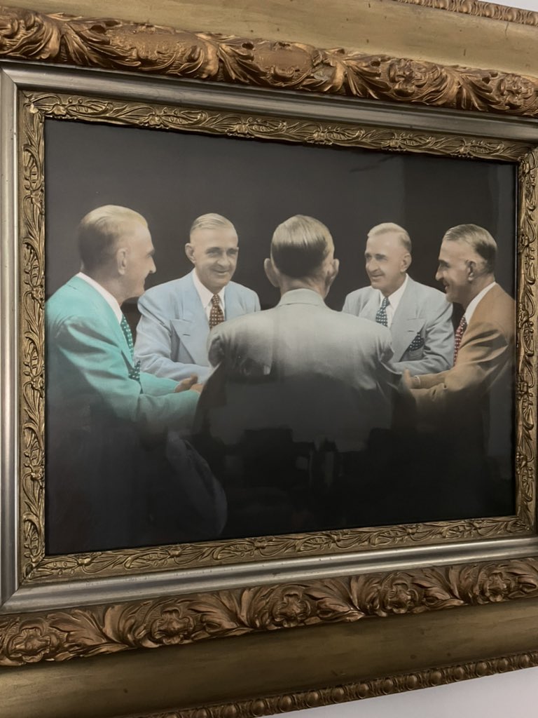 stevenusdavis's tweet photo. When in Frankfort, IN, visit the Clinton County Courthouse jury room and check out this completely inexplicable picture that I feel like I must re-create. #WhenIN https://t.co/hESaVhWYCx