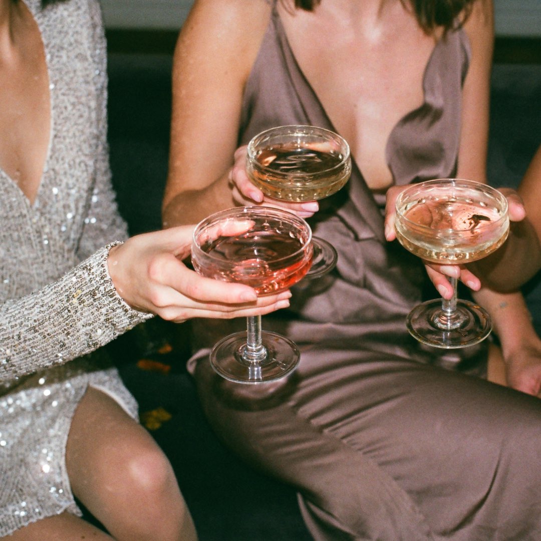 ZSTASHco's tweet photo. May your fits be merry and bright this season!✨Shop party ready pieces on #ZSTASH!🥂
#buyselldestash #boutique #ontrend https://t.co/baE0yBvhbK