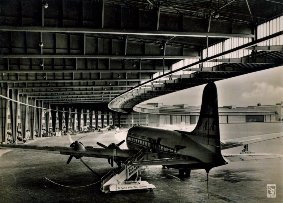 diemauerthewall's tweet photo. Airport Berlin Tempelhof postcards from the 1960's and 70's.
#Berlin #Tempelhof 
#diemauerthewall https://t.co/Jkz70qDIHK