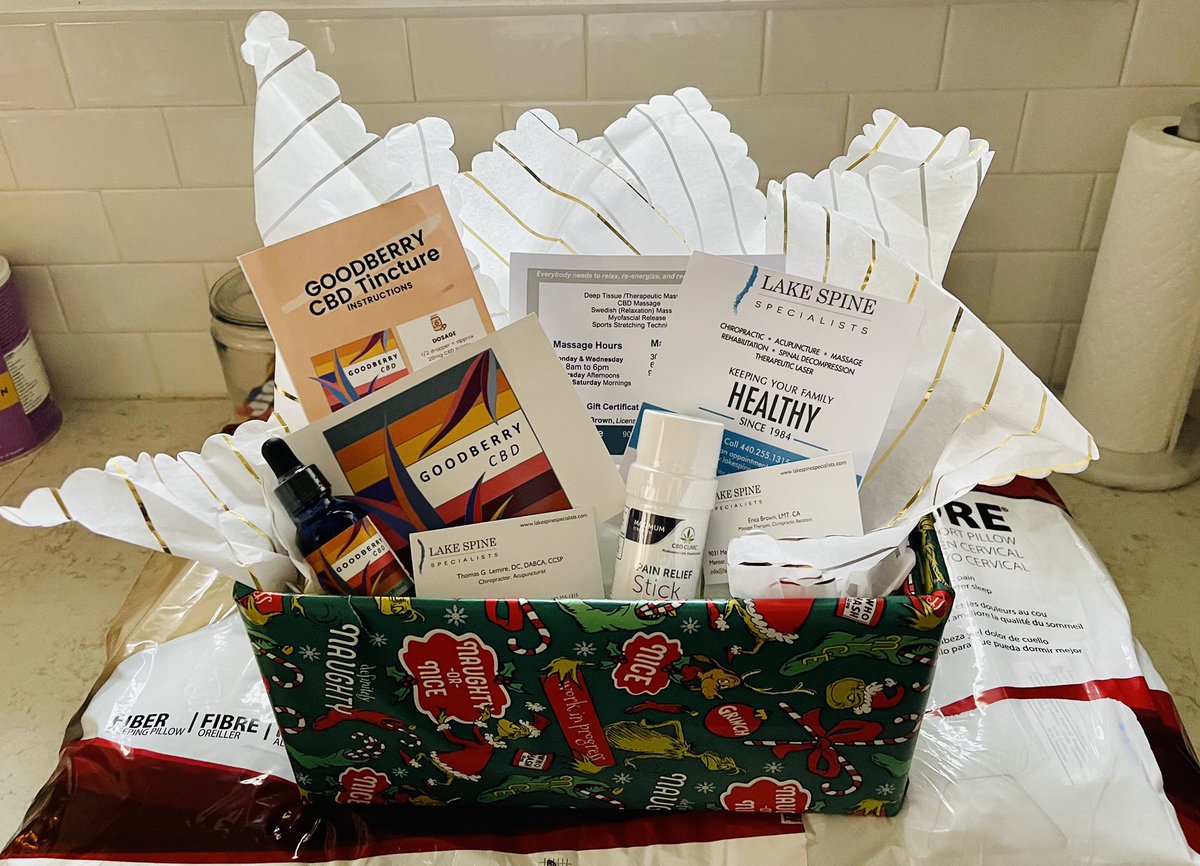 LakeSpineSPEC's tweet photo. If you workout at @orangetheory Mentor &amp; you’re participating in the 12 days of Fitness you could win our gift basket!🎄It includes a 60-minute massage with the one &amp; only Erica! Plus a @CoreHealthCares cervical pillow, @CBDClinic level 5 pain stick, &amp; CBD drops by Goodberry CBD! https://t.co/JpHfNtOvKt