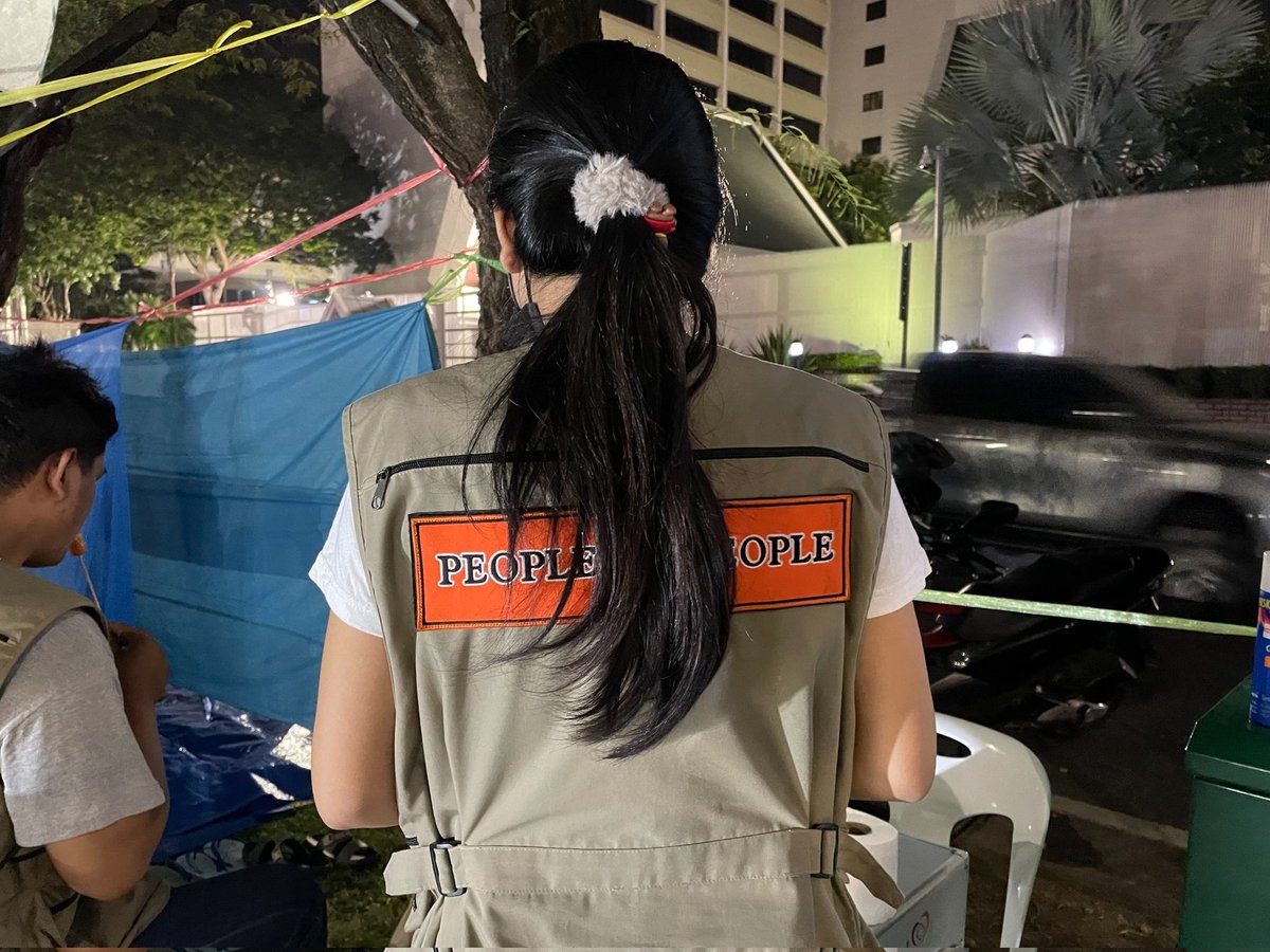 FAPORG's tweet photo. 📢 วันนี้ทีมปฐมพยาบาลภาคสนามลงพื้นที่ดูเเลช่วยเหลือเเละปฐมพยาบาลพี่น้องชาวจะนะที่ปักหลักค้างคืนที่หน้าองค์กรสหประชาชาติเป็นคืนที่ 2 #ม็อบ9ธันวา64 #savechana #saveจะนะ https://t.co/PsbJUGr6Xv