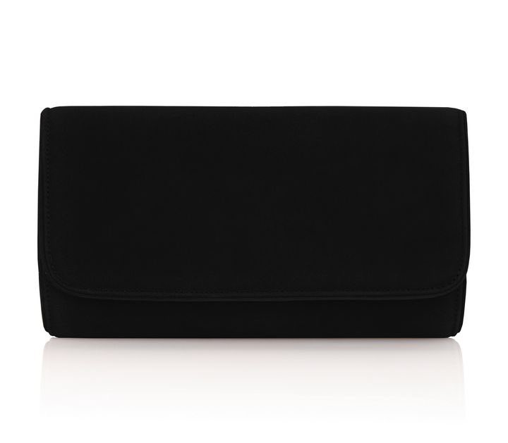 KateMCambridge's tweet photo. Yesterday Pippa Middleton Matthews wore @SoruJewellery earrings https://t.co/7ZsAFkqsdn, @thefoldlondon coat https://t.co/rNdyD4sxTQ, @emmylondonofficial Natasha clutch in black suede https://t.co/TX8FQuE0t5 💚 #pippamiddleton #pippamiddletonstyle https://t.co/xek3e9r6ND