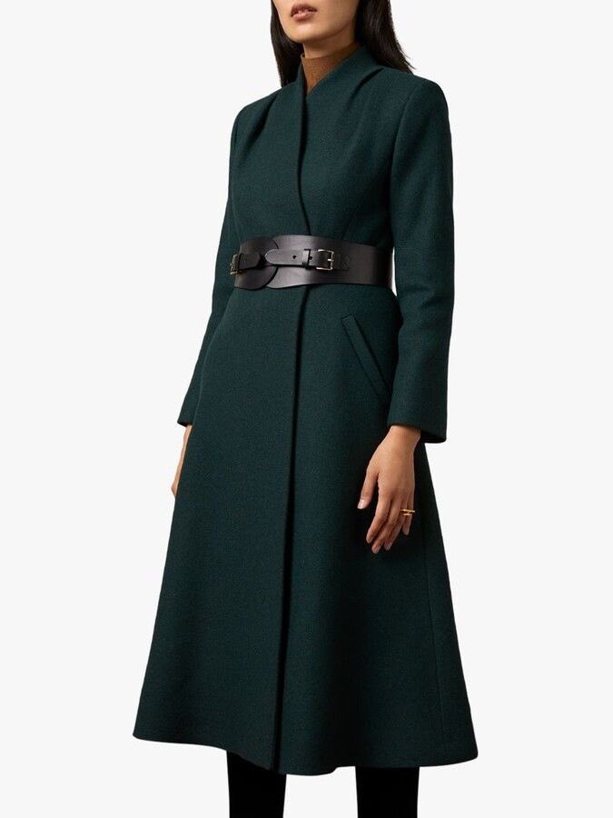 KateMCambridge's tweet photo. Yesterday Pippa Middleton Matthews wore @SoruJewellery earrings https://t.co/7ZsAFkqsdn, @thefoldlondon coat https://t.co/rNdyD4sxTQ, @emmylondonofficial Natasha clutch in black suede https://t.co/TX8FQuE0t5 💚 #pippamiddleton #pippamiddletonstyle https://t.co/xek3e9r6ND