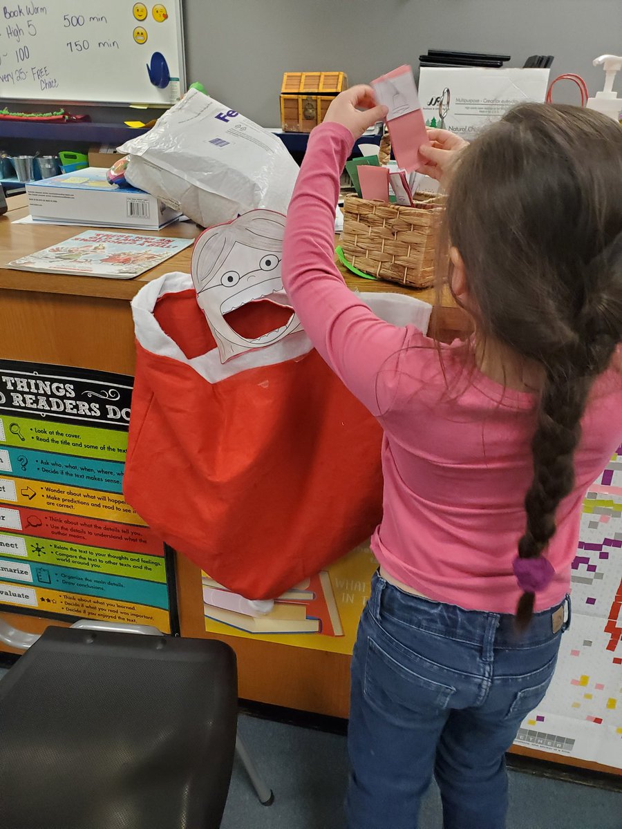 AkruseKruse's tweet photo. There was an old lady who swallowed a sleigh! Mrs. Beth Smiley makes sequencing and retelling a fun event! @SullCentral @bethsmiley5 https://t.co/IQsYs6xv7j