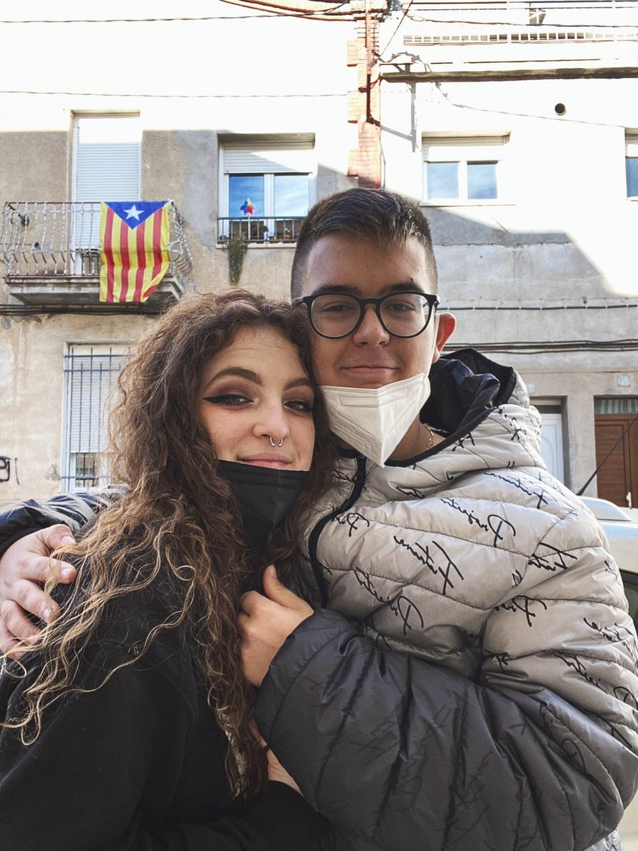 CrappyIllusions's tweet photo. Nos conocimos jugando al GTAV Roleplay y casi 10 meses después en una relación a distancia intentamos seguir viéndonos cada mes. https://t.co/ayAHWn9Cvx