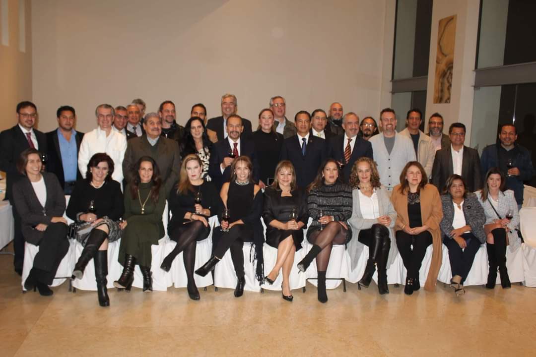 Pedro_RVillegas's tweet photo. Les comparto que me reuní con miembros de la agrupación Residentes de Zona Esmeralda con motivo del cierre de año, en este encuentro expusimos puntos de vista sobre las necesidades de #Atizapán y estrategias para dar impulso a nuestro municipio. https://t.co/8JolROGcZa