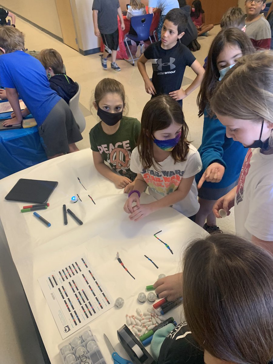 MrRobles13's tweet image. Day 1 of our coding party 🎈 🎉 was a success! I am so proud of my students for leading their sessions with the rest of the school! #ComputerScienceEducationWeek @AHISD @Sphero @Ozobot @PlayOsmo @WoodridgeElem #CodingParty #HourofCode2021