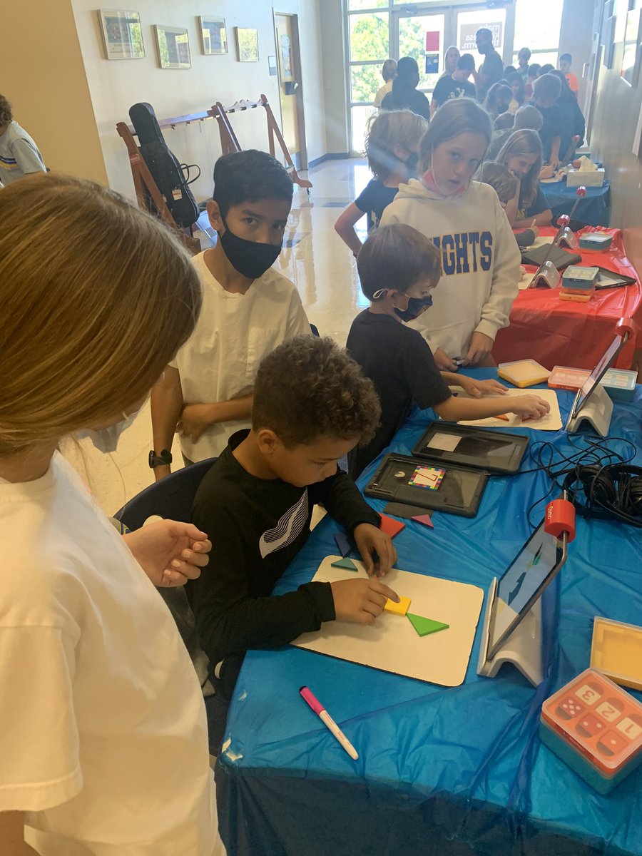 MrRobles13's tweet image. Day 1 of our coding party 🎈 🎉 was a success! I am so proud of my students for leading their sessions with the rest of the school! #ComputerScienceEducationWeek @AHISD @Sphero @Ozobot @PlayOsmo @WoodridgeElem #CodingParty #HourofCode2021