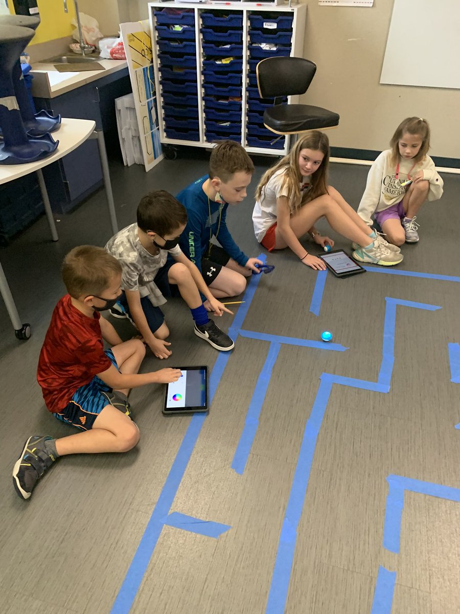 MrRobles13's tweet image. Day 1 of our coding party 🎈 🎉 was a success! I am so proud of my students for leading their sessions with the rest of the school! #ComputerScienceEducationWeek @AHISD @Sphero @Ozobot @PlayOsmo @WoodridgeElem #CodingParty #HourofCode2021
