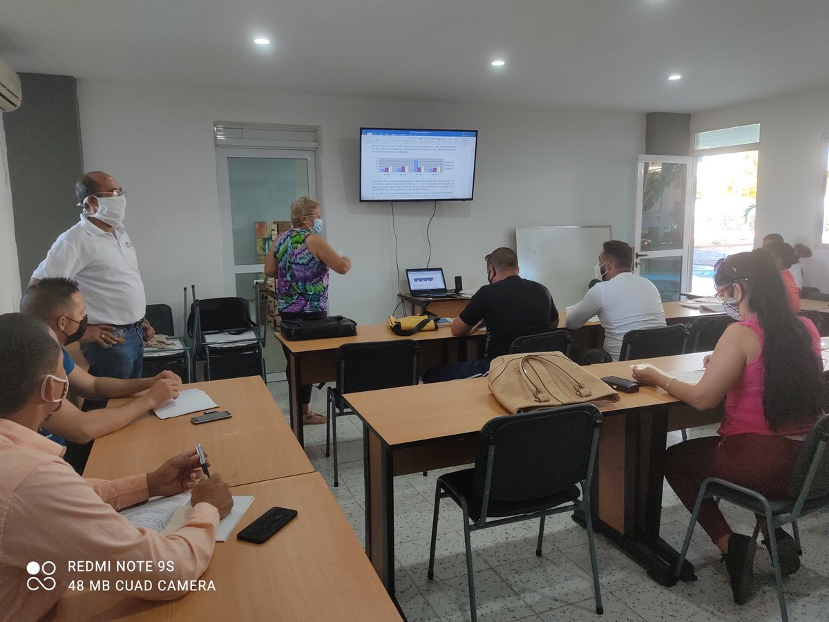 Casi concluimos la segunda semana intensiva del ciclo corto en #AguaySaneamiento y no tenemos turnos perdidos a pesar de la situación de transporte. El grupo es muy unido, responsable y trabajador lo cual nos satisface mucho a los profesores. Visitanos cuando quieras. #SomosCuba.