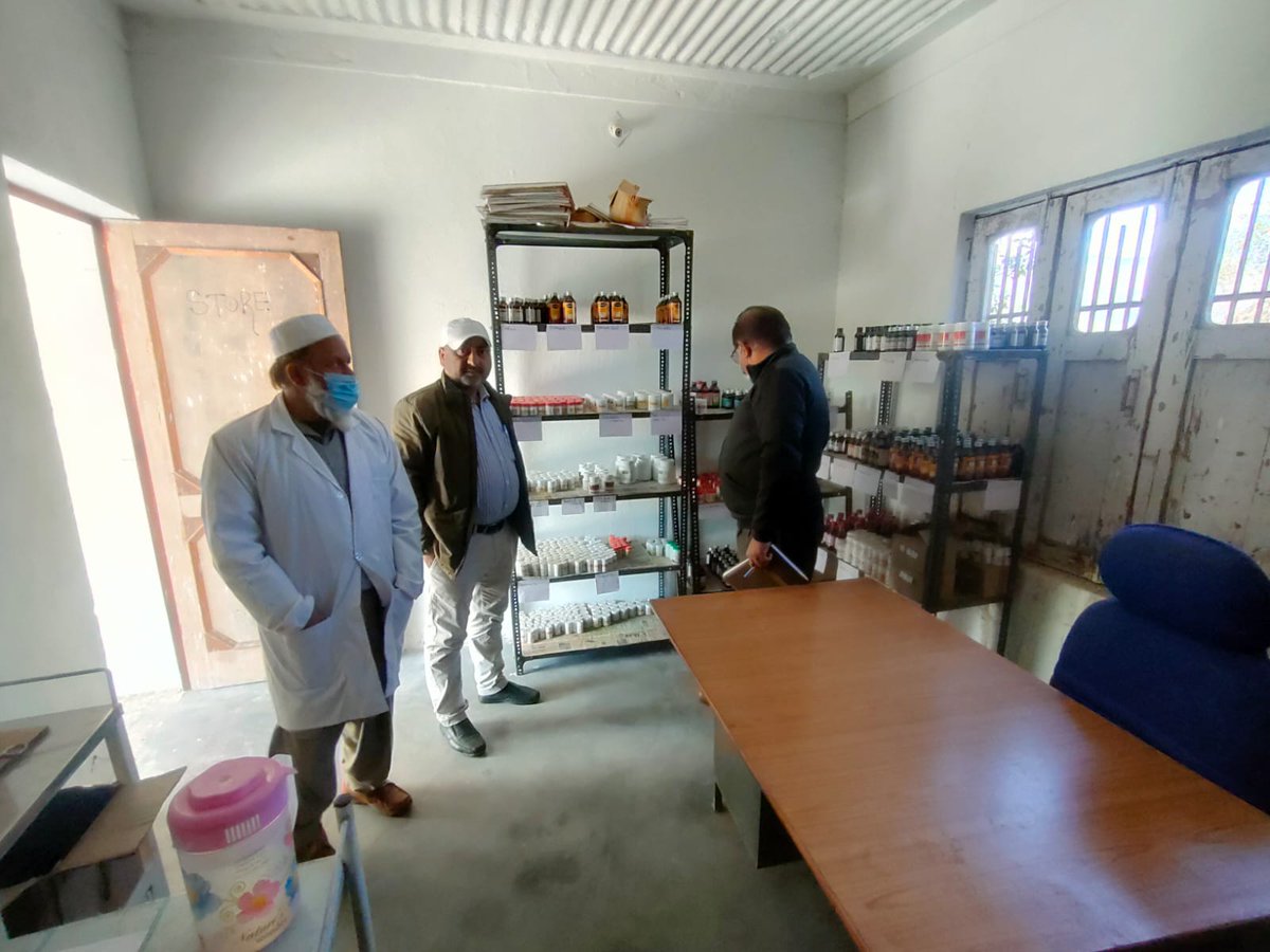 AdmoIsm's tweet photo. As per the directions of worthy Director AYUSH, DAO Poonch Dr Rakesh Sharma visited AYUSH HEALTH AND WELLNESS CENTER JHULAS and AYUSH Dispensary Deradullian. During the visit DAO Poonch inspected all records including work done status, IT eipments and herbal garden #DMPoonch https://t.co/S9GD1Tokhh