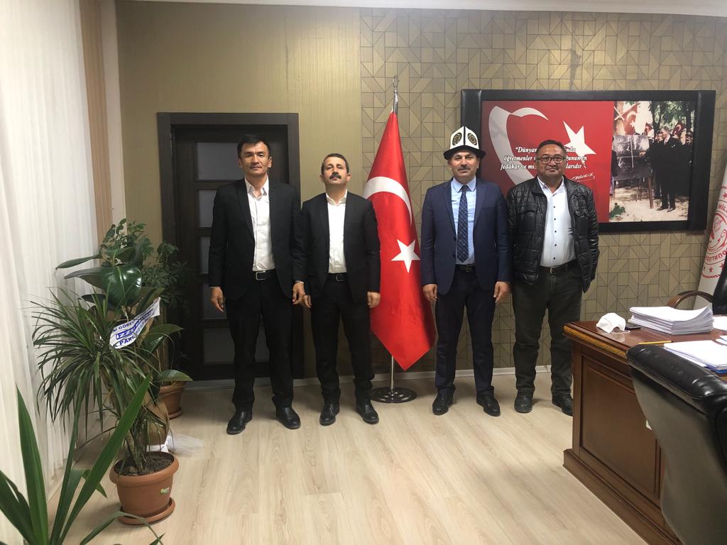 Erciş İlçe Milli Eğitim Müdürlüğü (@ercisilcemem) on Twitter photo İlçemiz Ulupamir ortaokulu okul aile birliği başkanı Hasan Şanlı ve Pamir kültür,Eğitim ve Dayanışma Derneği Başkan yardımcısı Ahmet Varol Milli Eğitim Müdürümüz Yakup ALHAN'ı ziyaret etti. <a href="/AlhanYakup/">Yakup Alhan</a> İlçemiz Ulupamir ortaokulu okul aile birliği başkanı Hasan Şanlı ve Pamir kültür,Eğitim ve Dayanışma Derneği Başkan yardımcısı Ahmet Varol Milli Eğitim Müdürümüz Yakup ALHAN'ı ziyaret etti. <a href="/AlhanYakup/">Yakup Alhan</a>