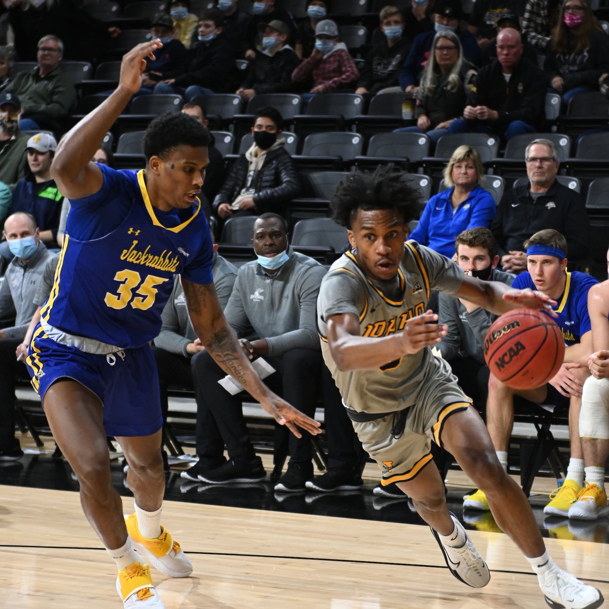 BigSkyMBB's tweet photo. GAME NOTES | Idaho's Mikey Dixon went 16/16 from the FT line against SDSU last night, which ties him for the 5th most single-game FT's made w/out a miss in league history 📚

He also set a new season high in terms of single-games scoring for the BSC w/ 35 🔥

#ExperienceElevated https://t.co/bnWzTemkS3