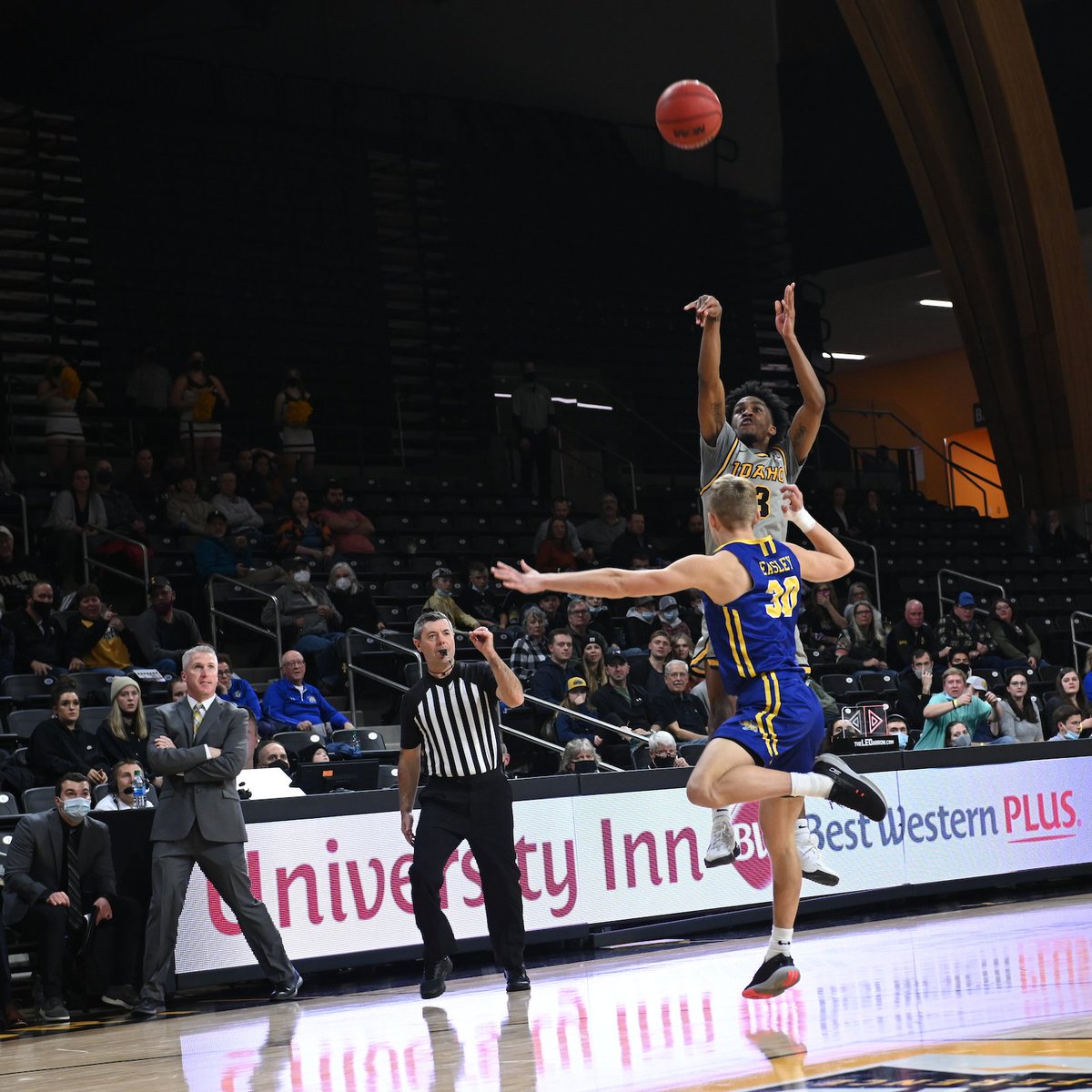 GAME NOTES | Idaho's Mikey Dixon went 16/16 from the FT line against SDSU last night, which ties him for the 5th most single-game FT's made w/out a miss in league history 📚

He also set a new season high in terms of single-games scoring for the BSC w/ 35 🔥

#ExperienceElevated