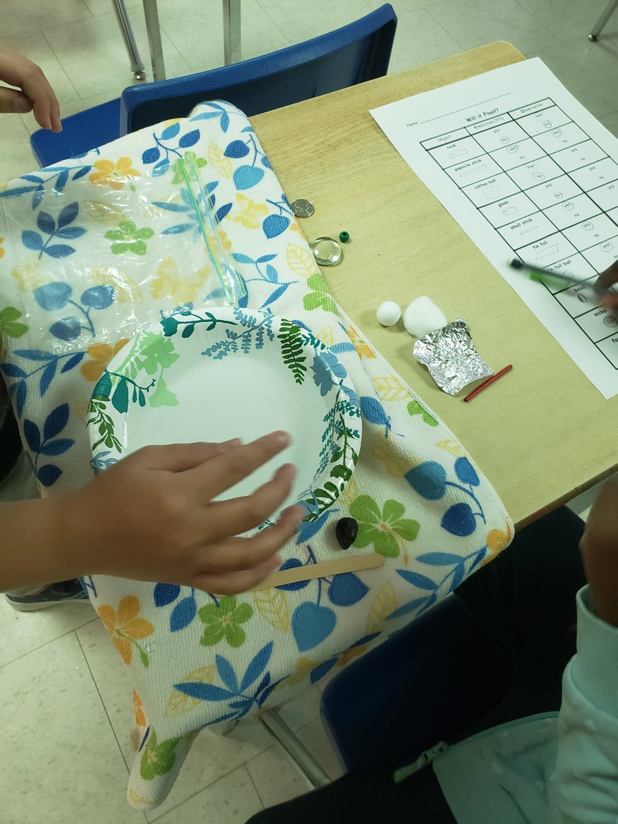 TaylorEvansPS's tweet image. Gr. 2 exploring #Science #sinkfloat #taylorevanseagles @ugdsb