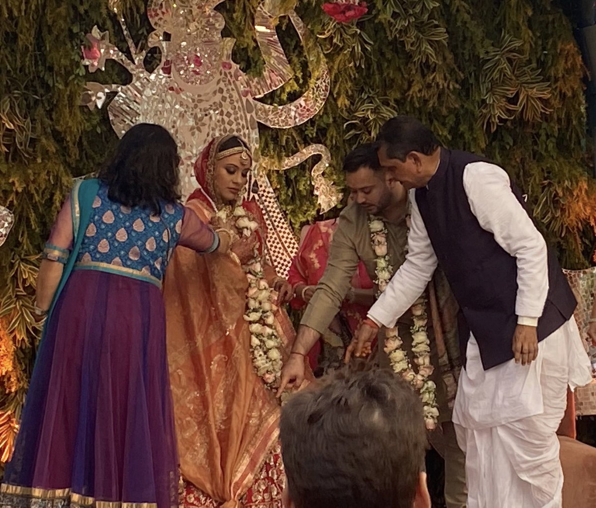 DipuKumar0's tweet photo. तेजस्वी यादव अपनी पत्नी के साथ https://t.co/kg2miSQezx
