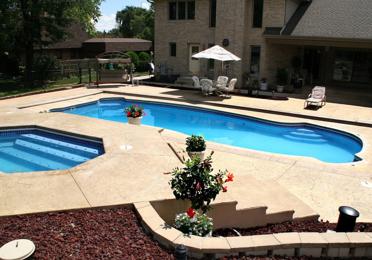 Southern__Scape's tweet photo. Ask Santa for your custom fiberglass #pool and #spa. Winter is the best time to redesign your backyard.
🏊‍♀️ Pool model shown: Gulf Coast
📸 Photo: Latham Pool Dealership Network
🔎 Web: https://t.co/tCepQpehoc
📞 Call: 256.746.1001
#hardscapes #masonry #landscaping https://t.co/8ZZ5e4jBM7