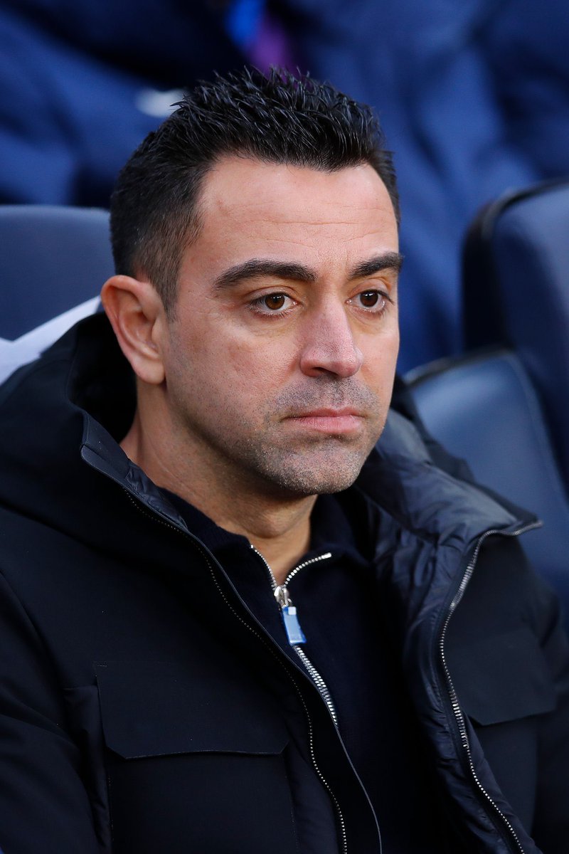 SpheraSports's tweet photo. Eres Xavi Hernández y debes tomar decisiones para mejorar la situación del Barça.

Dispara. https://t.co/jaspM7yWid