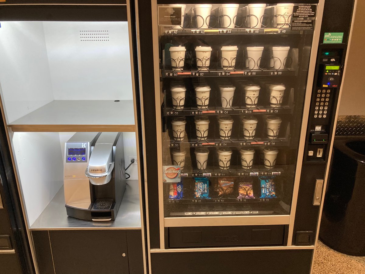 michaelhines_1's tweet photo. Reimagine the vending machine https://t.co/u4dosy9j5E