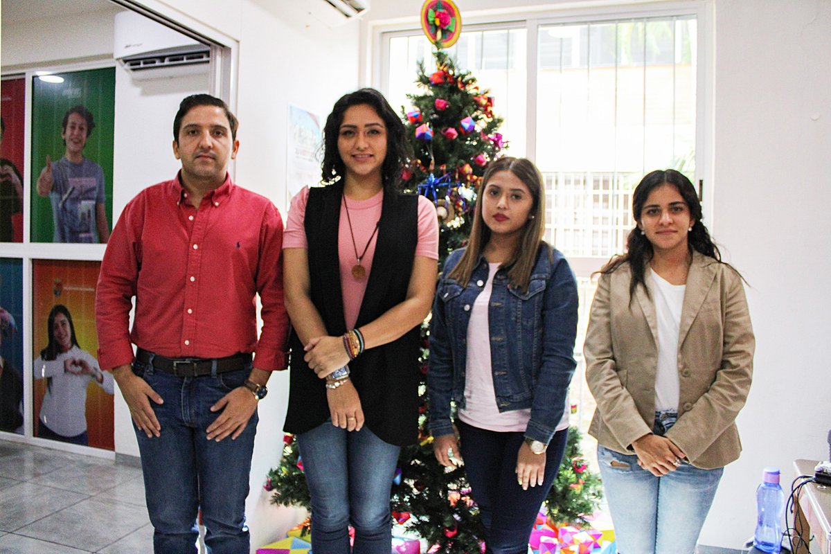 IJECH_Chiapas's tweet photo. 🔈La titular del #IJECH sostuvo una reunión de trabajo con la representante municipal de Juventud del Municipio de Tila; a fin de consolidar la agenda colaborativa entre el Estado y este municipio.
#JuventudesDeCorazón https://t.co/sp0nFBcp3s