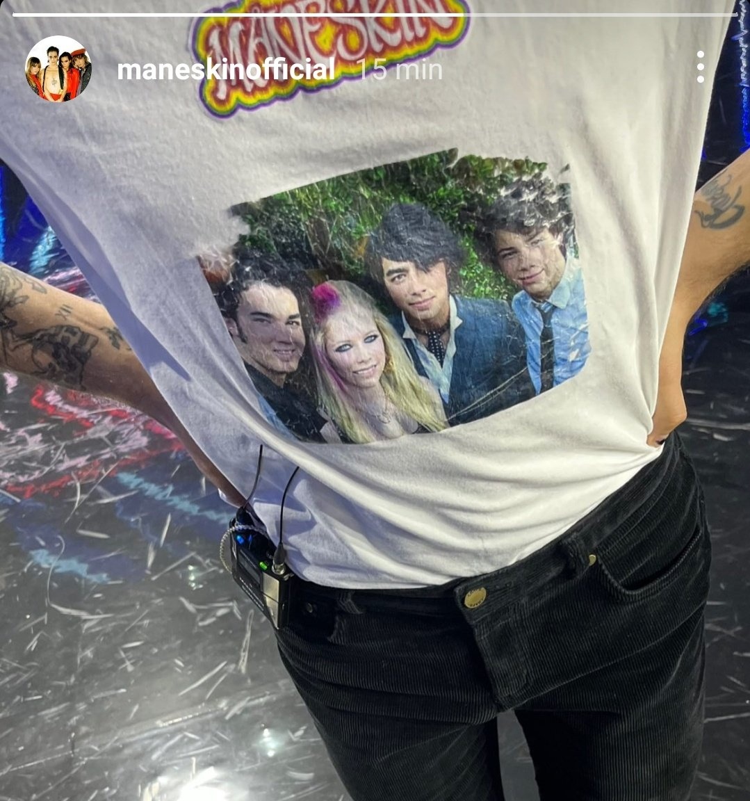 Avril Lavigne And Jonas Brothers