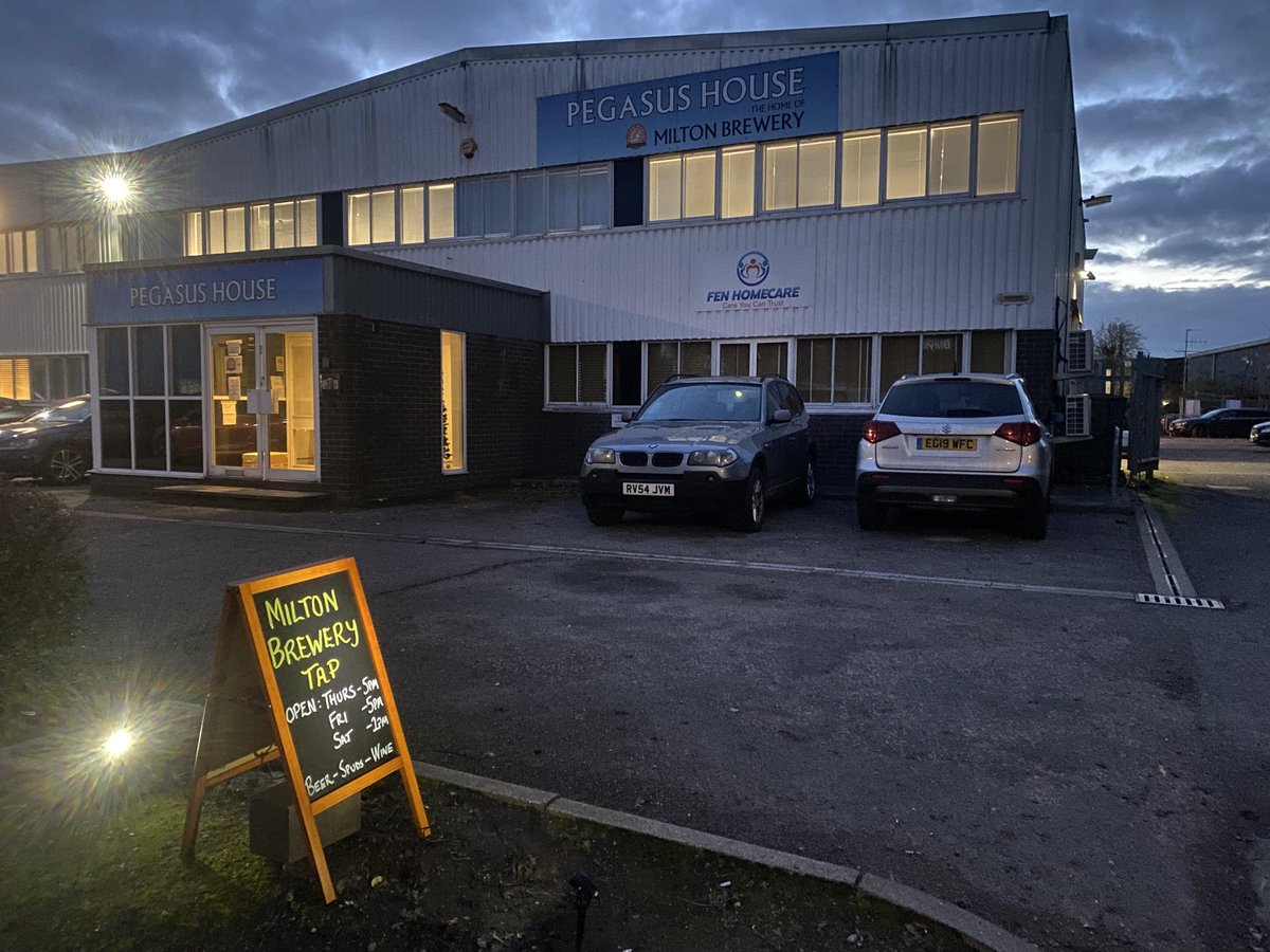 miltonbrewery's tweet photo. The China Ship Inn (our brewery tap) opens at 5pm for delicious beers, spuds and ⁦@CopperCrewWines⁩ . Amusingly, our solar sign lights turn off when a car goes past with headlights blazing 🧐 https://t.co/IOgaMzUwyP