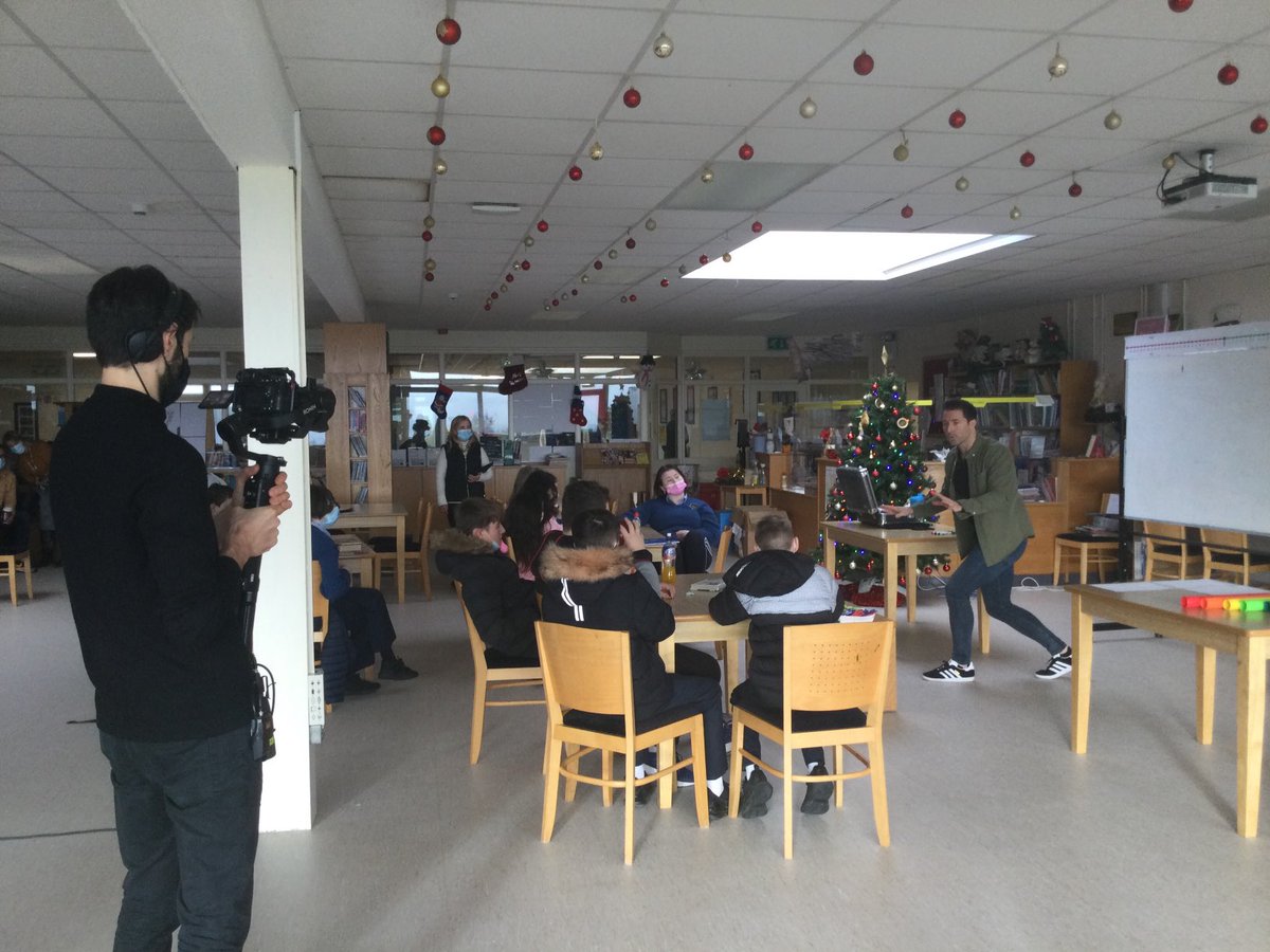 tmswineycclib's tweet photo. Workshop hosted today on the science of vibration and sound.  Delighted to discover we have some budding  young rappers in 1st year group.  Thanks to Mark and GMC ⁦@jcsplibraries⁩ ⁦@MacswineyCc⁩ ⁦@gctms⁩ ⁦@TMSCCArt⁩ https://t.co/S9sTKc0y3m