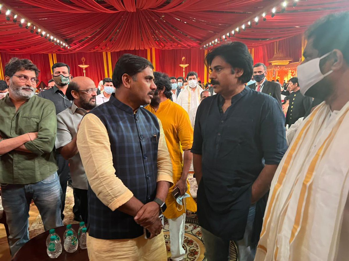 SVishnuReddy's tweet photo. Some more glimpses from the wedding function.
Janasena president &amp; renowned Superstar Shri @PawanKalyan ji also attended the function. 

@MVenkaiahNaidu @vardhan08 @JanaSenaParty https://t.co/PrZkitSDoE