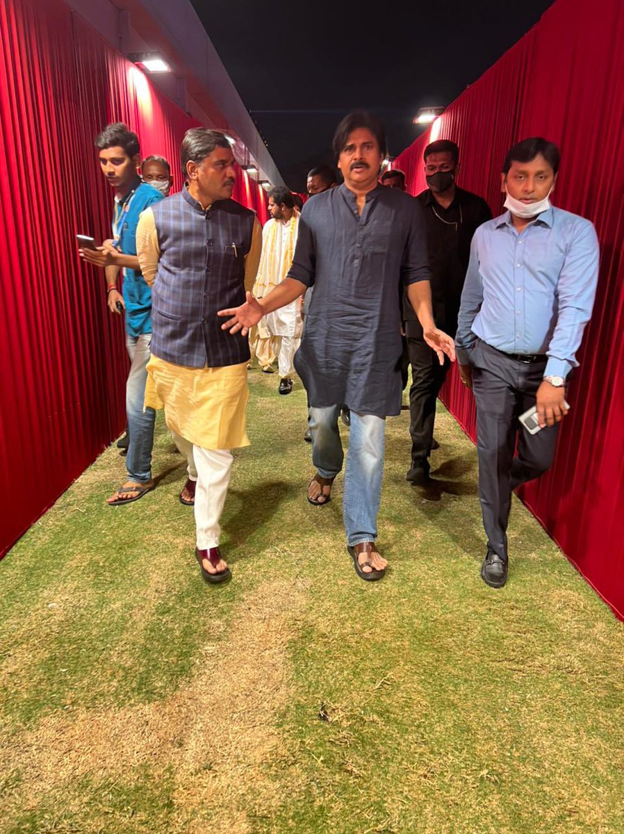 SVishnuReddy's tweet photo. Some more glimpses from the wedding function.
Janasena president &amp; renowned Superstar Shri @PawanKalyan ji also attended the function. 

@MVenkaiahNaidu @vardhan08 @JanaSenaParty https://t.co/PrZkitSDoE