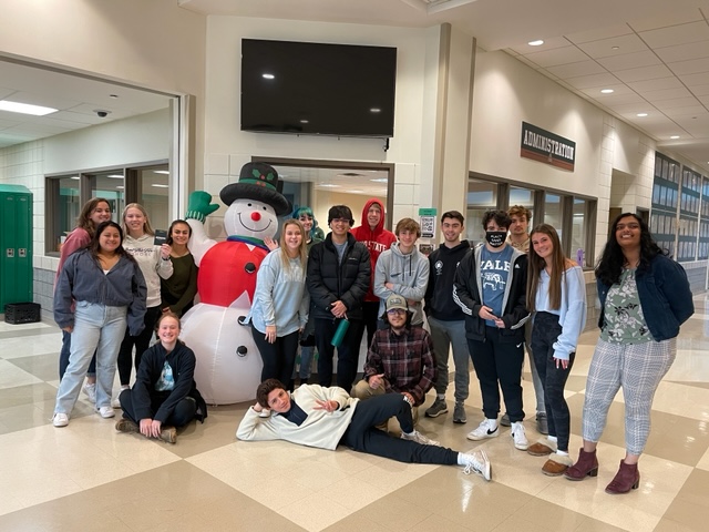MrsH_Anthony's tweet photo. Proud of my 4th period seniors. They brought in toys and collected $200 to buy a gift card for 
@nationwidekids
 
@dublinjeromehs
 
@DublinSchools https://t.co/25ilkEVz4p