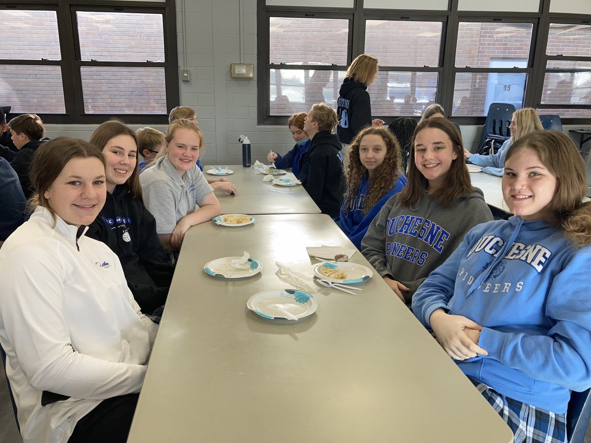 DHSdeVeuster's tweet photo. Another DV waffle day in the books! Merry Christmas from DeVeuster and our waffles🧇💚 https://t.co/Qv3fnYRlvd